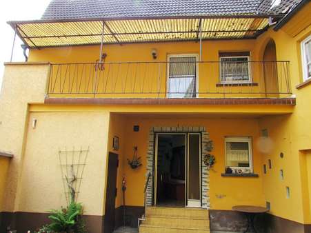 Hauseingang über drei Stufen Hauseingang über drei Stufen - Einfamilienhaus in 76698 Ubstadt-Weiher mit 108m² kaufen