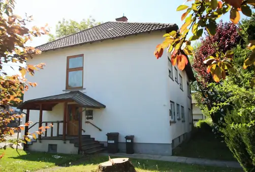 Zweifamilienhaus mit vielen Nutzungsmöglichkeiten in Kraichtal-Menzingen!