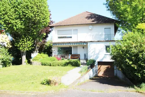 Zweifamilienhaus mit vielen Nutzungsmöglichkeiten in Kraichtal-Menzingen!