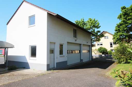 Nebengebäude/Halle - Zweifamilienhaus in 76703 Kraichtal mit 206m² kaufen
