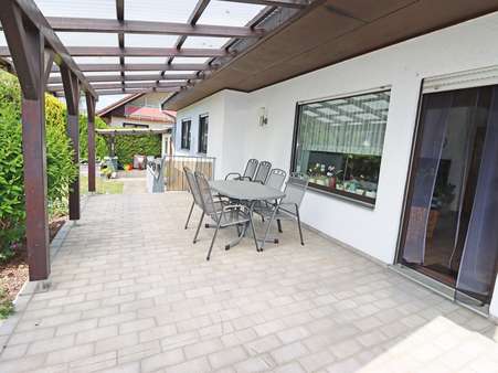 Terrasse - Fertighaus in 76689 Karlsdorf-Neuthard mit 108m² kaufen