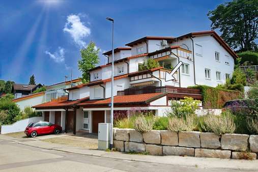 Strassenansicht von rechts - Etagenwohnung in 75438 Knittlingen mit 83m² kaufen