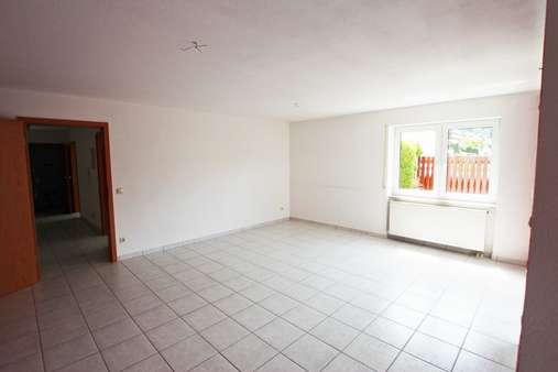 Wohnzimmer - Etagenwohnung in 75438 Knittlingen mit 83m² kaufen