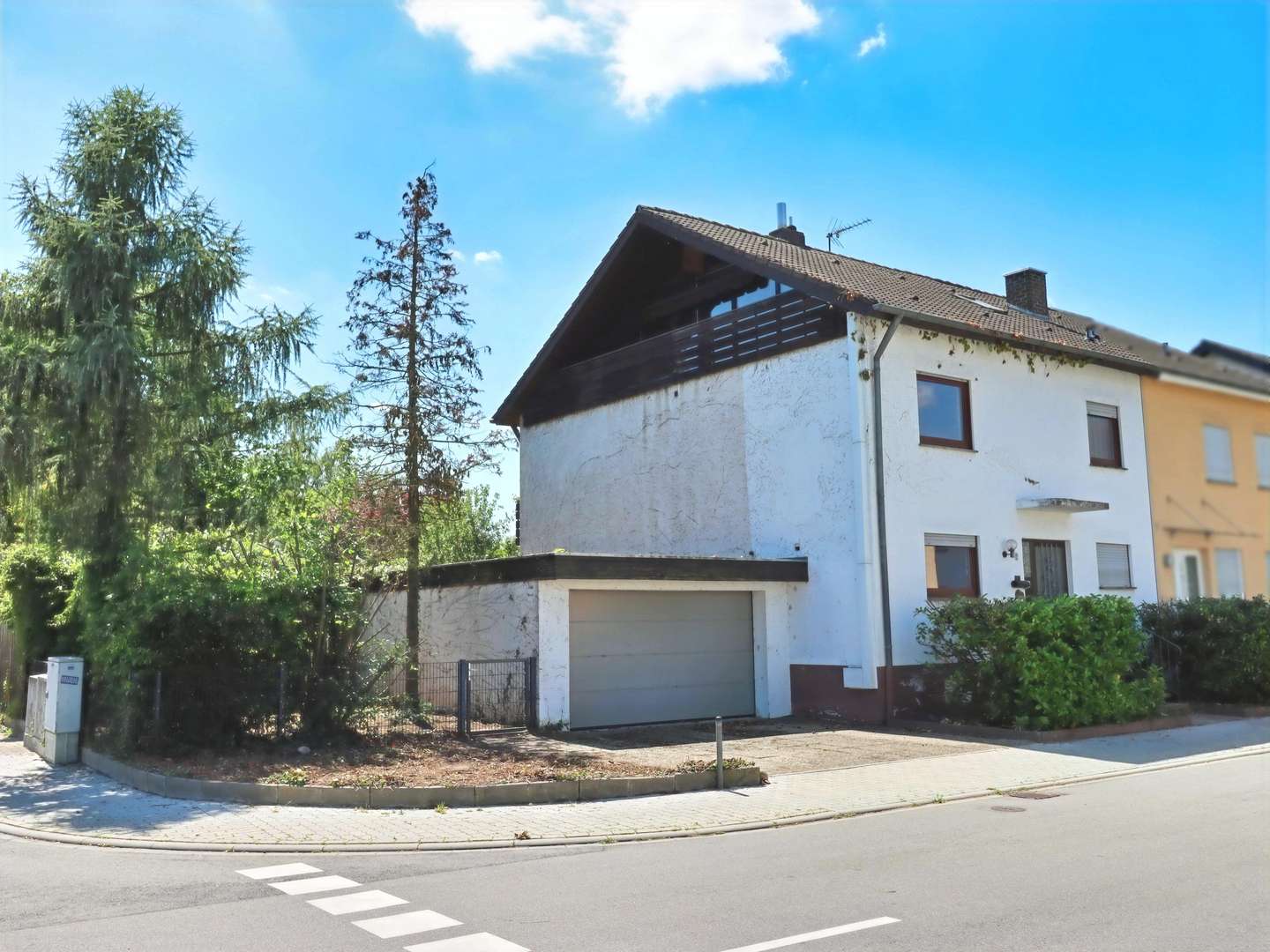 Blick auf das Haus - Doppelhaushälfte in 76689 Karlsdorf-Neuthard mit 125m² kaufen