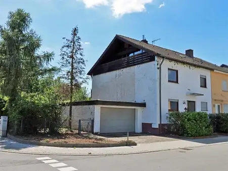 Doppelhaushälfte mit großem Grundstück in Karlsdorf-Neuthard, OT Neuthard!