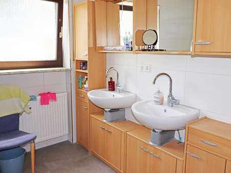 Teilansicht Bad - Erdgeschosswohnung in 76669 Bad Schönborn mit 107m² kaufen