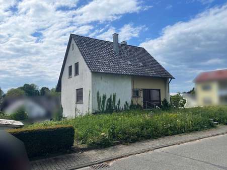 Straßenansicht Straßenansicht - Einfamilienhaus in 74925 Epfenbach mit 115m² kaufen