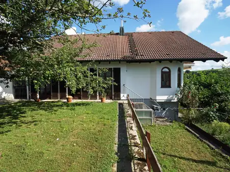 Einfamilienhaus mit Einliegerwohnung in Sinsheim, OT Waldangelloch!