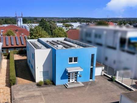 Vorder- und Seitenansicht Vorder- und Seitenansicht - Büro in 76709 Kronau mit 390m² kaufen