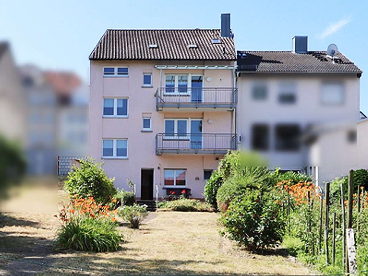 Blick vom Garten auf das Haus Blick vom Garten auf das Haus - Zweifamilienhaus in 76646 Bruchsal mit 178m² kaufen