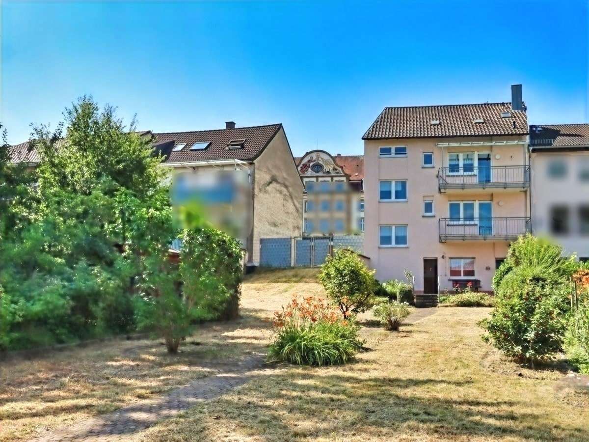 Blick vom Garten auf das Haus - Zweifamilienhaus in 76646 Bruchsal mit 178m² kaufen