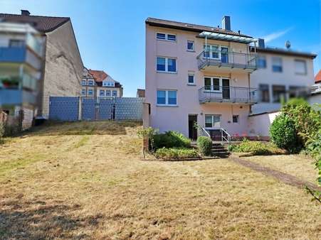 Rückseite Haus und Garten - Zweifamilienhaus in 76646 Bruchsal mit 178m² kaufen