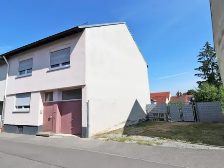 Zweifamilienhaus inkl. Baugrundstück in Bruchsal!