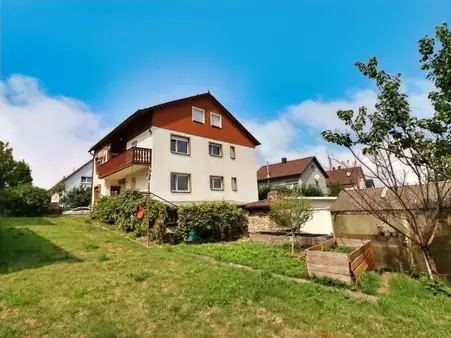 Freistehendes Zweifamilienhaus in Gochsheim!