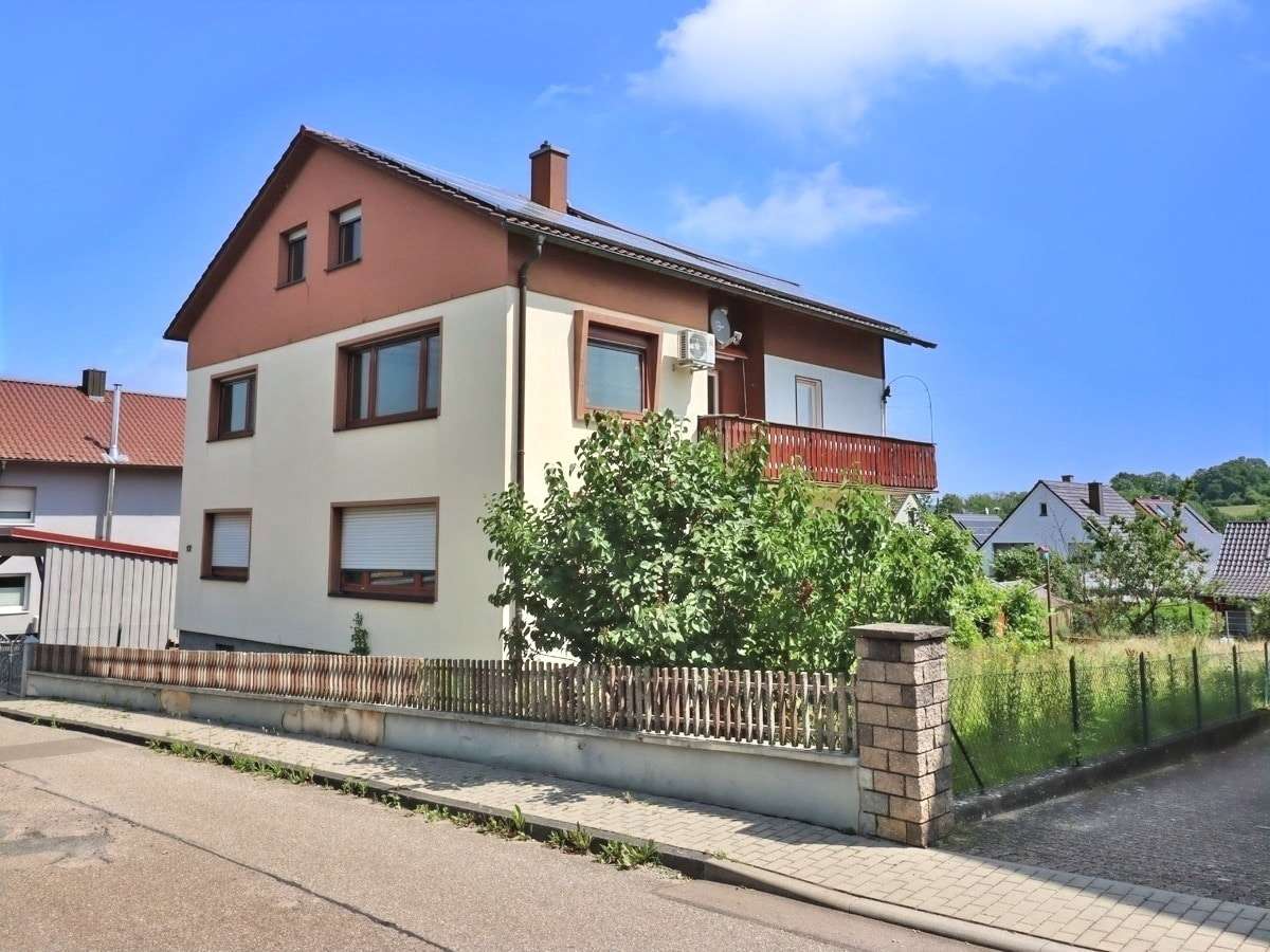 Blick auf das Haus Blick auf das Haus - Zweifamilienhaus in 76703 Kraichtal mit 174m² kaufen