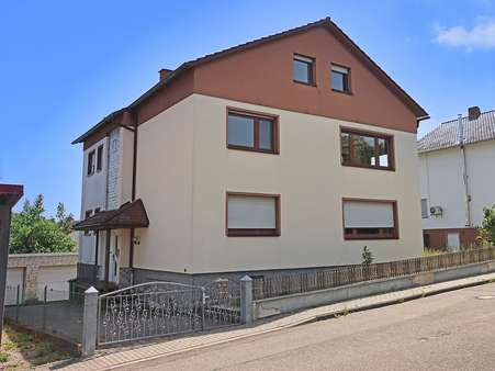 Vorderansicht Vorderansicht - Zweifamilienhaus in 76703 Kraichtal mit 174m² kaufen