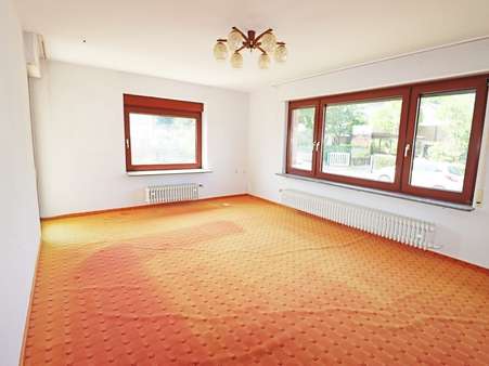 Wohnzimmer EG Wohnzimmer EG - Zweifamilienhaus in 76703 Kraichtal mit 174m² kaufen