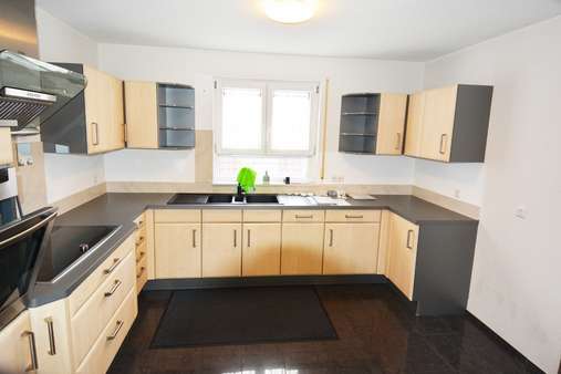 Küche mit Einbaumöbeln - Reihenendhaus in 75038 Oberderdingen mit 180m² kaufen