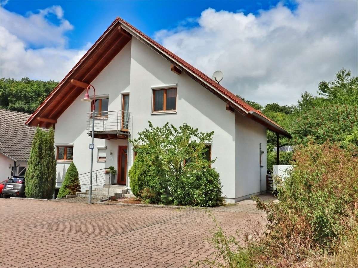 Blick auf das Haus - Einfamilienhaus in 76684 Östringen mit 200m² kaufen