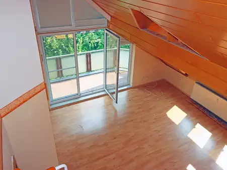 2-Zimmer-Dachgeschosswohnung in Östringen!