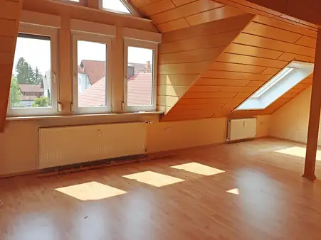 2-Zimmer-Dachgeschosswohnung in Östringen!