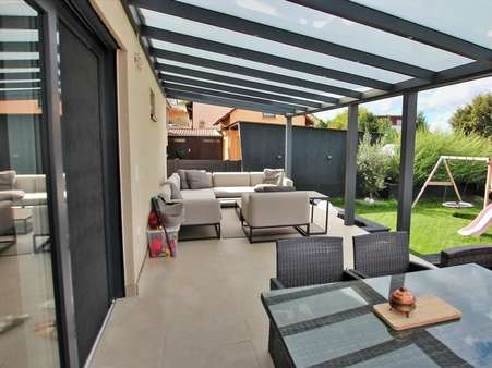 große überdachte Terrasse große überdachte Terrasse - Einfamilienhaus in 75015 Bretten mit 209m² kaufen