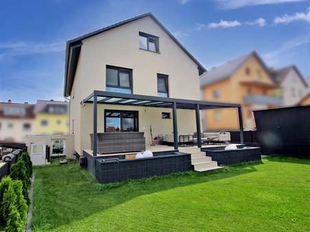 Rückansicht Rückansicht - Einfamilienhaus in 75015 Bretten mit 209m² kaufen