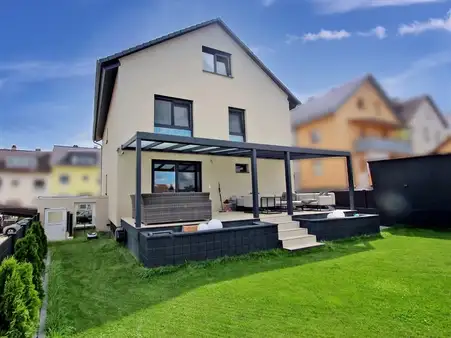 Aus Alt mach Neu - großes, hochwertig saniertes Einfamilienhaus in Bretten!