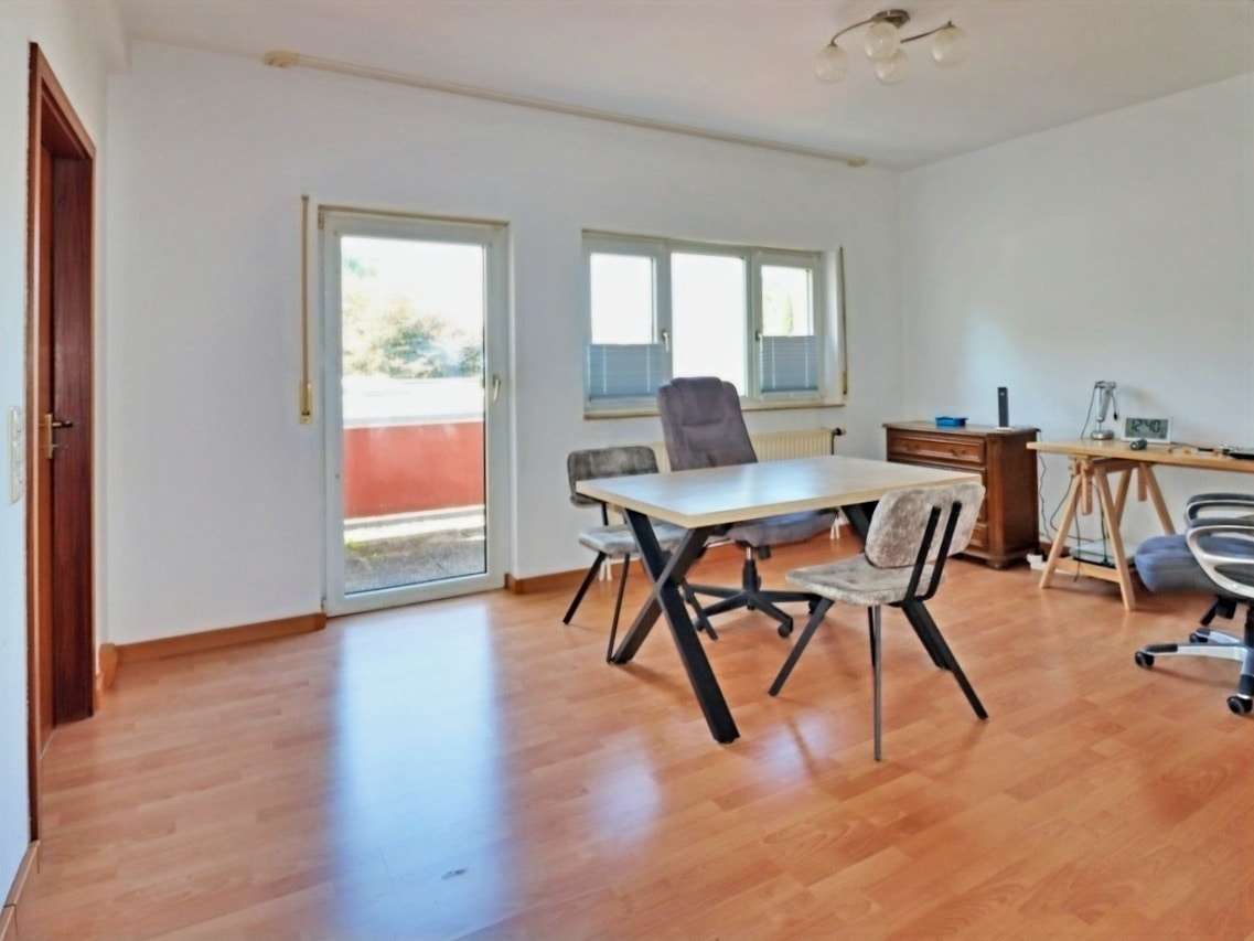 Blick in den Wohn-/Essbereich Blick in den Wohn-/Essbereich - Etagenwohnung in 76646 Bruchsal mit 49m² kaufen