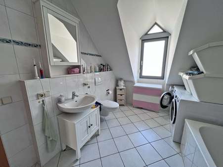 Badezimmer - Dachgeschosswohnung in 74889 Sinsheim mit 112m² kaufen