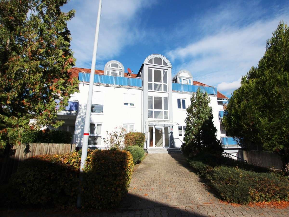 Ansicht mit Eingang Ansicht mit Eingang - Erdgeschosswohnung in 75015 Bretten mit 82m² kaufen