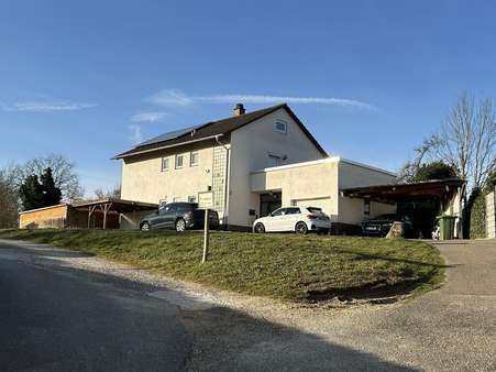 Außenansicht Außenansicht - Zweifamilienhaus in 74939 Zuzenhausen mit 160m² kaufen