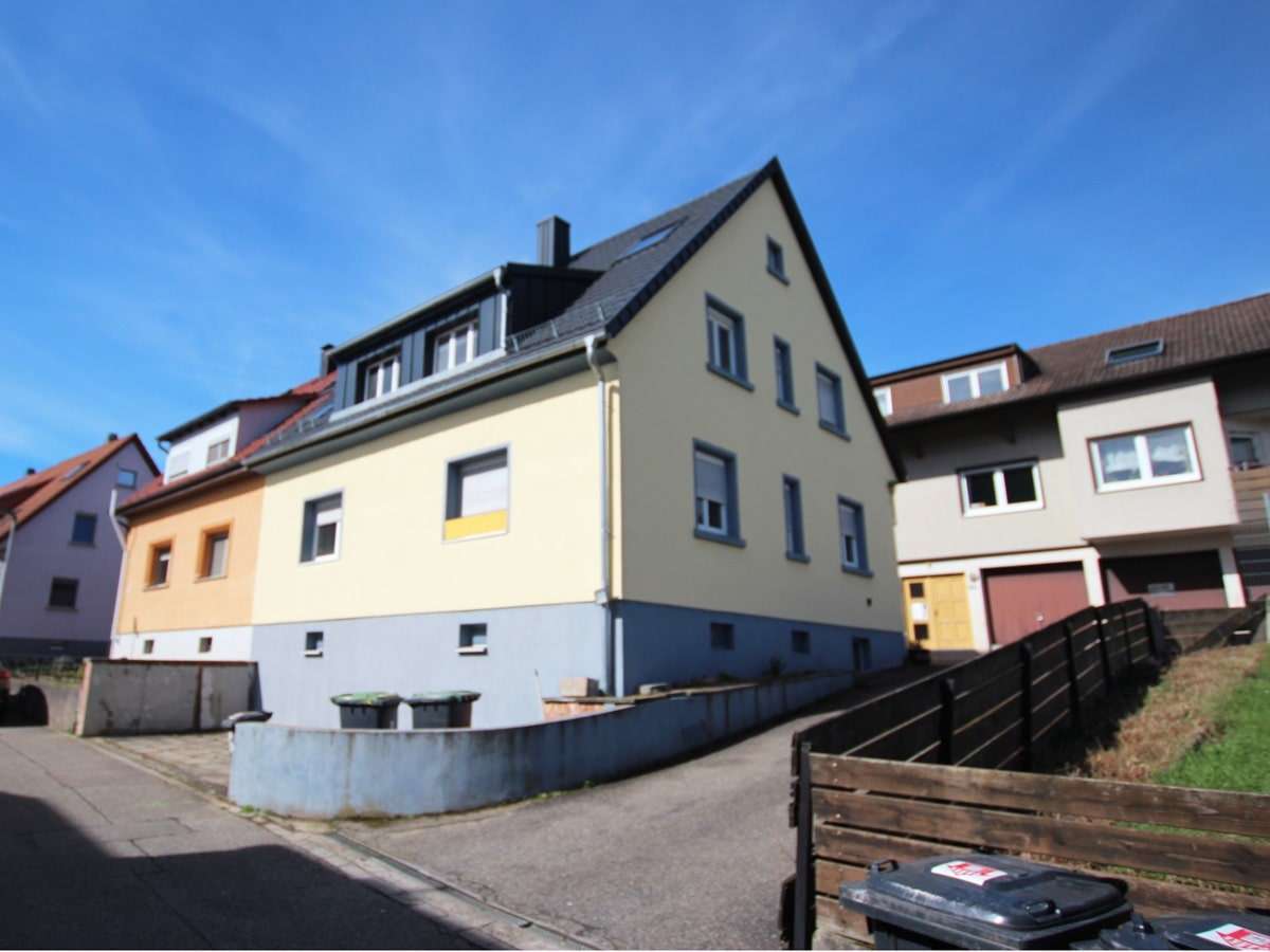 Straßenansicht - Doppelhaushälfte in 75045 Walzbachtal mit 135m² kaufen