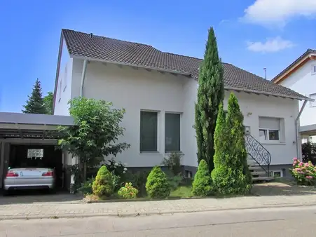Sehr gepflegtes Einfamilienhaus mit großer ELW in Malsch!