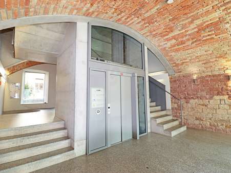 Zugang zum Fahrstuhl - Büro in 67346 Speyer mit 325m² kaufen