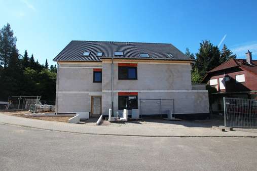 Straßenansicht Norden Straßenansicht Norden - Dachgeschosswohnung in 76684 Östringen mit 105m² kaufen