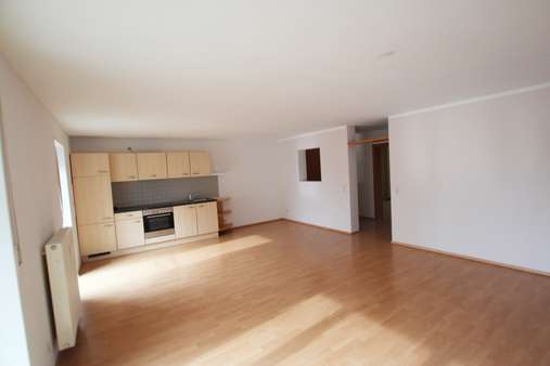Wohnzimmer mit Küchenzeile - Erdgeschosswohnung in 75038 Oberderdingen mit 66m² kaufen