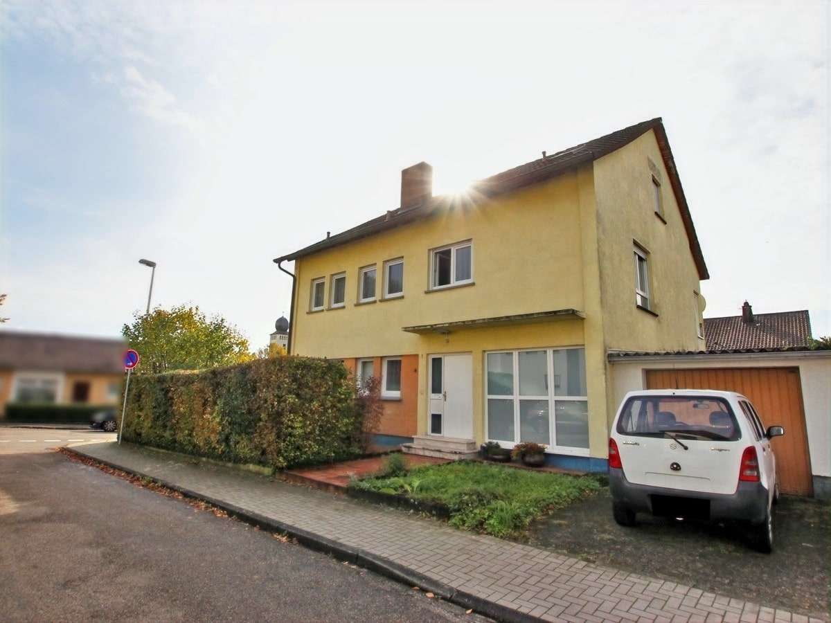 Straßenansicht - Einfamilienhaus in 75015 Bretten mit 201m² kaufen