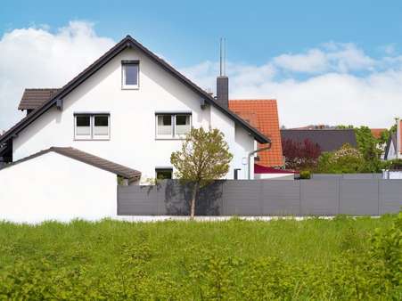 seitliche Hausansicht seitliche Hausansicht - Doppelhaushälfte in 76669 Bad Schönborn mit 167m² kaufen