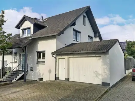 Toll ausgestattete Doppelhaushälfte mit Pool in Bad Schönborn, OT Mingolsheim!