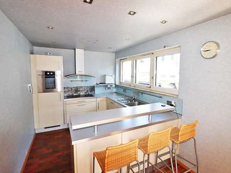 Blick in die Küche - Einfamilienhaus in 76646 Bruchsal mit 235m² kaufen