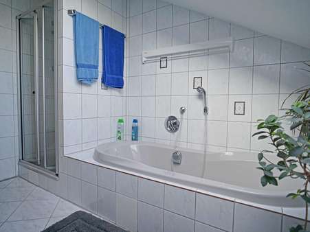 Badezimmer - Dachgeschosswohnung in 74906 Bad Rappenau mit 84m² kaufen