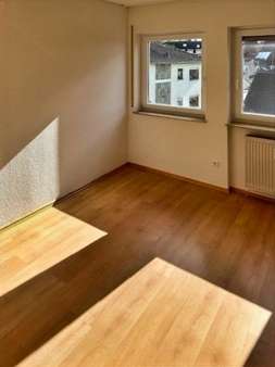 Zimmer Zimmer - Etagenwohnung in 76684 Östringen mit 95m² mieten
