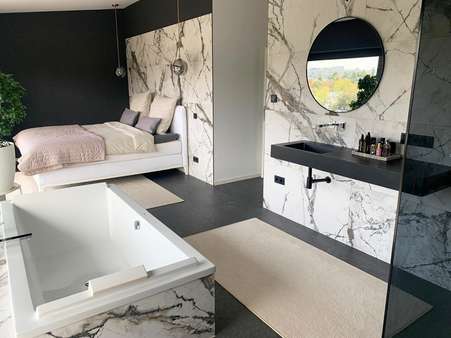 Schlafzimmer mit Bad im EG - Einfamilienhaus in 74924 Neckarbischofsheim mit 180m² kaufen