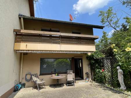 Balkon und teilweise überdachte Terrasse ... - Reihenendhaus in 76534 Baden-Baden mit 125m² kaufen