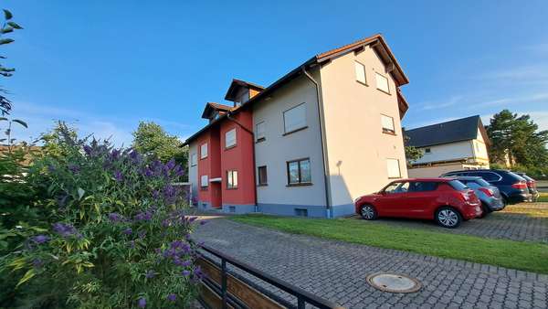 Hofzufahrt mit Eingangsbereich - Etagenwohnung in 77975 Ringsheim mit 86m² kaufen