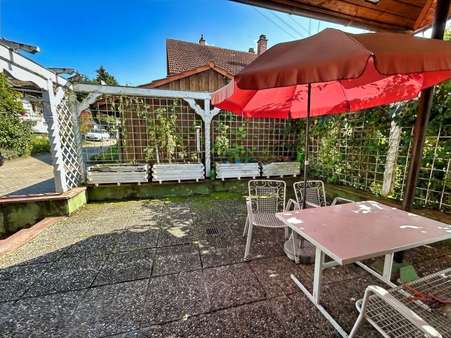 Sonnige Terrasse für gesellige Stunden - Bungalow in 77749 Hohberg mit 94m² kaufen