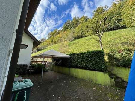 Hof mit Zugang zum Gartengrundstück - Doppelhaushälfte in 77728 Oppenau mit 156m² kaufen
