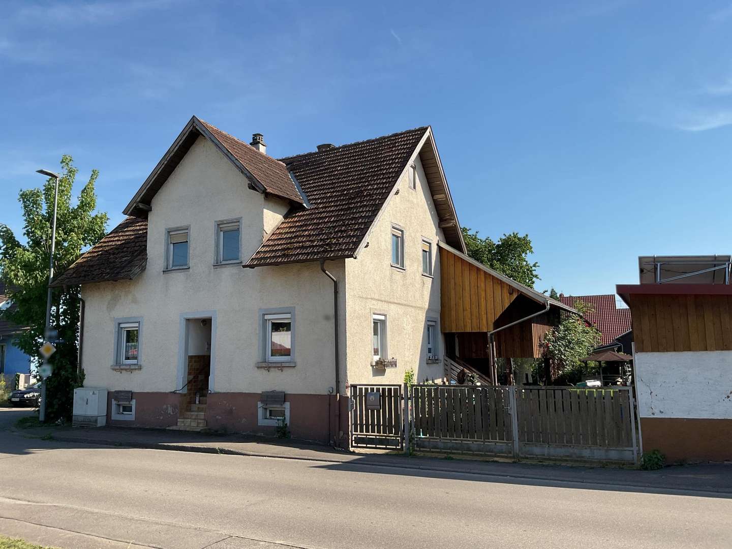Wohnhaus mit Hofzugang Wohnhaus mit Hofzugang - Einfamilienhaus in 77963 Schwanau mit 84m² kaufen