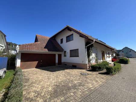 Garage und Stellplätze - Zweifamilienhaus in 77960 Seelbach mit 216m² kaufen